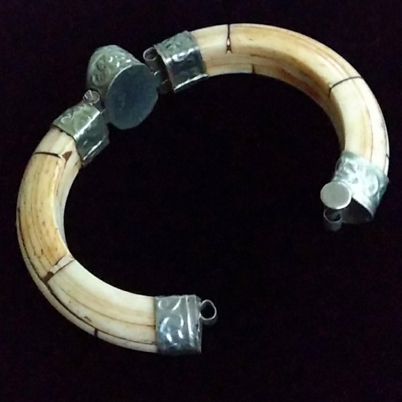 VINTAGE Genuine Blue GemStone Carved Bone Bangle - Picture 12 of 16